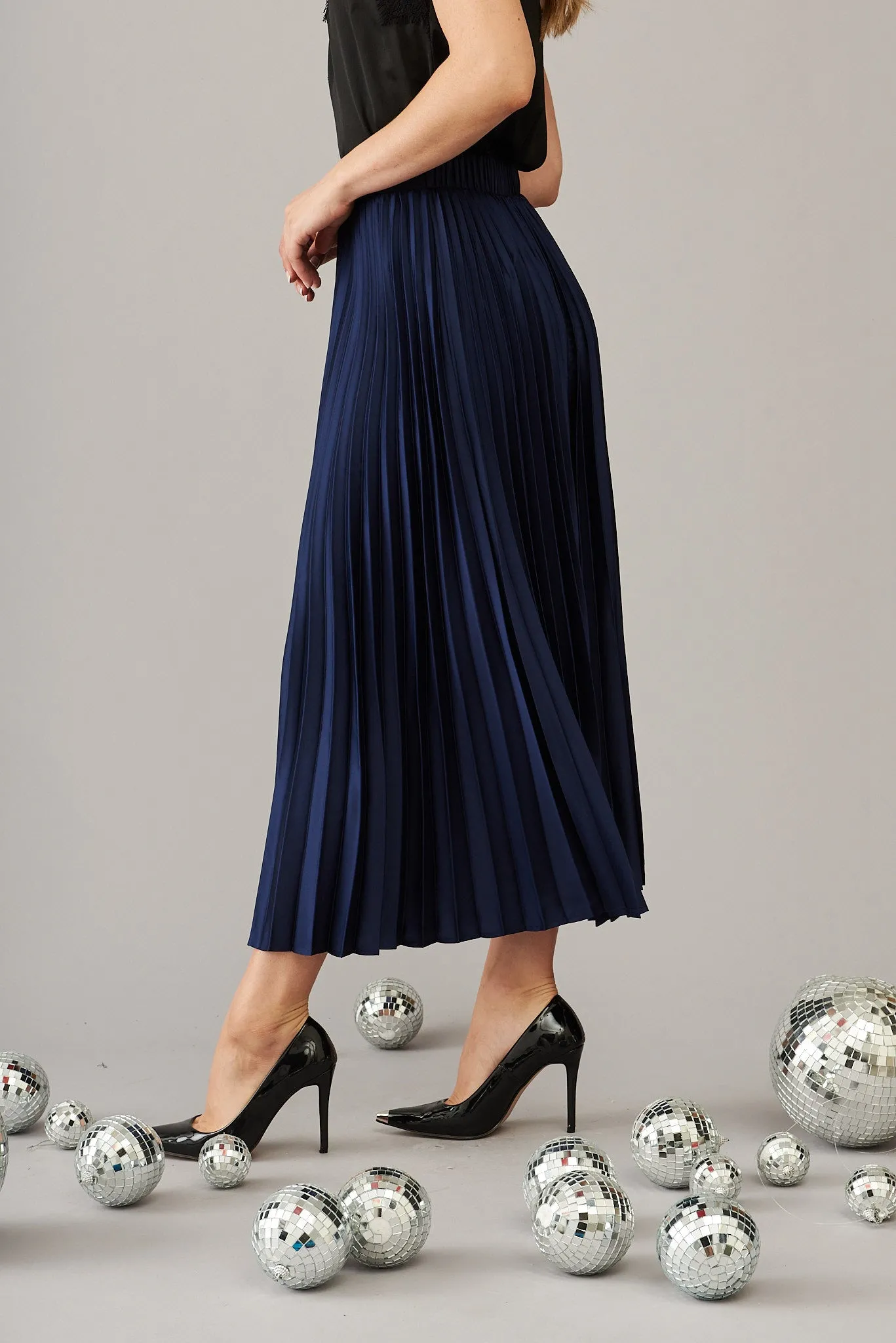 Allison Midi Pleat Skirt In Navy Satin